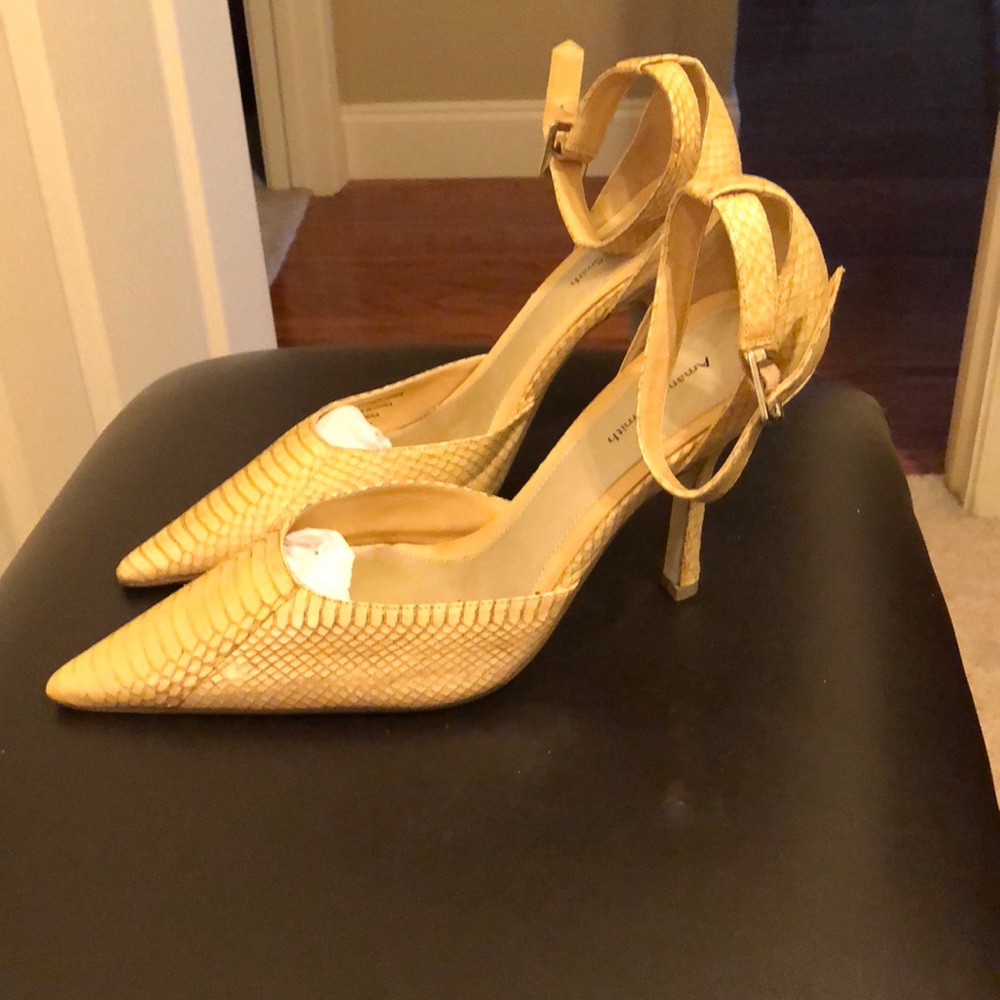 Pumps - Picture 3 of 6